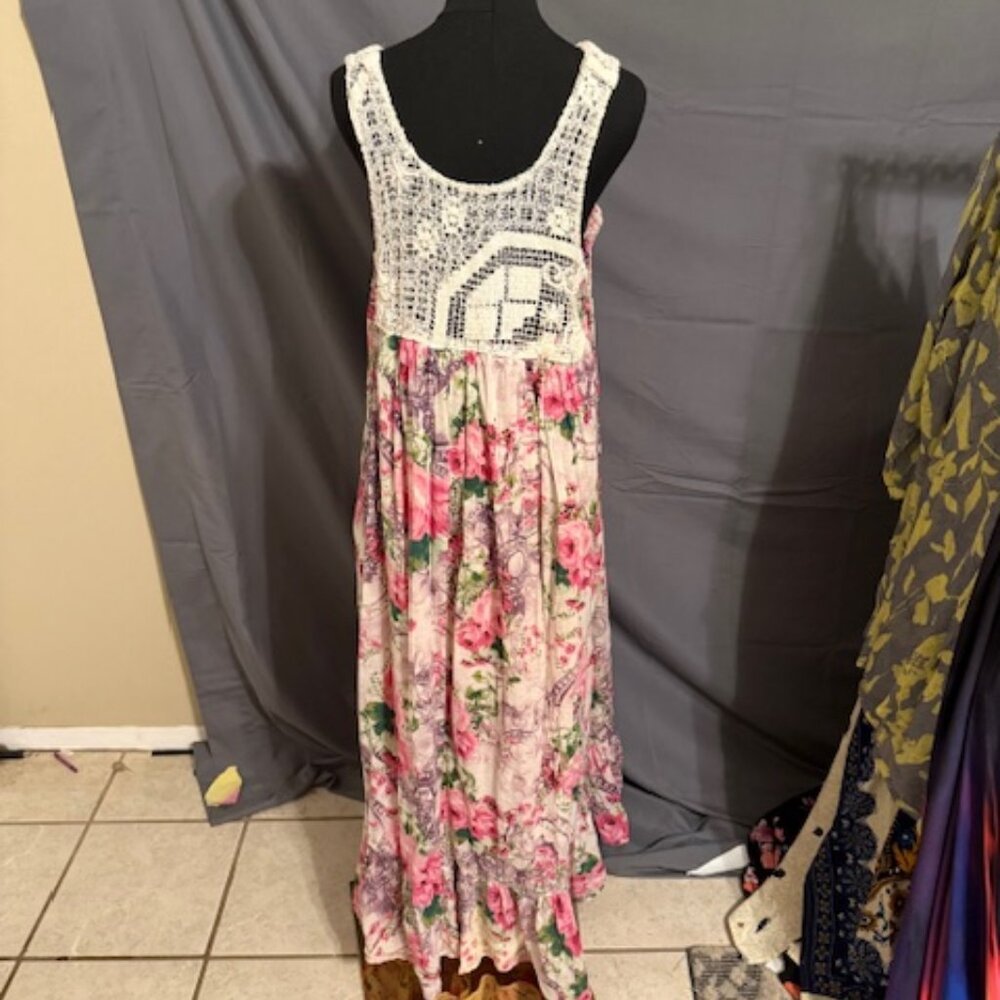 BEAUTIFUL Floral Sun Dress Size PTP 21 Inches - Picture 2 of 2